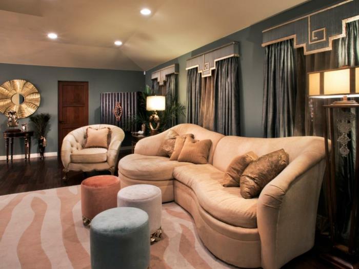 svetainės dažai deko, šviesiai rožinė mojuojanti sofa, pilki sienų dažai, apvalios išmatos