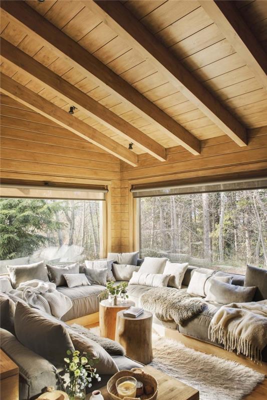 idėja, kaip papuošti kaimiško stiliaus svetainę mediniais baldais, pavyzdžiu sienų danga iš šviesios medienos