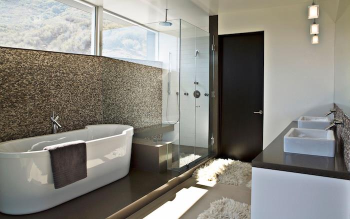 tasarım banyo, duşakabin, kahverengi parke, beyaz tavan, seramik lavabo, siyah tezgah