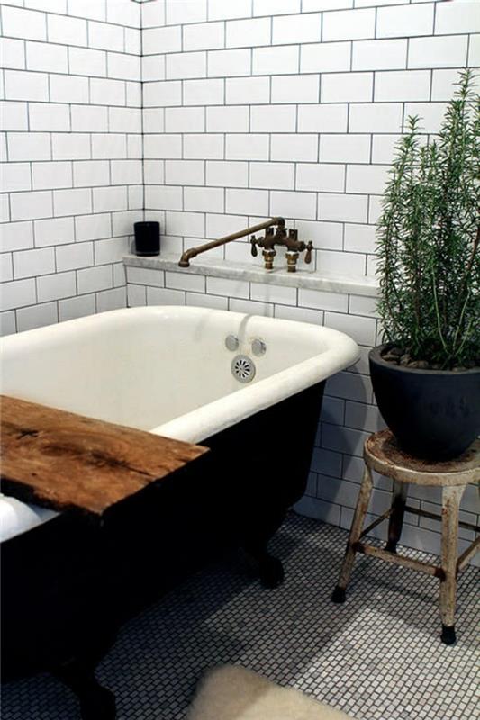 retro-kopalnica-dekor-črna-kad-mozaik-ploščice-v-kopalnici