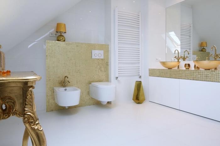 yokuş altında ne bir toprak banyo, mobilyalı ve altın kaplamalı lüks iç tasarım örneği