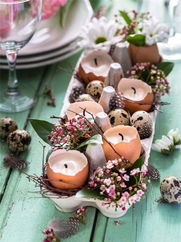 paskalya masa dekorasyon fikri geri dönüşümlü yumurta kutusu içinde merkez parçası diy mum ve içinde küçük çiçek buketi