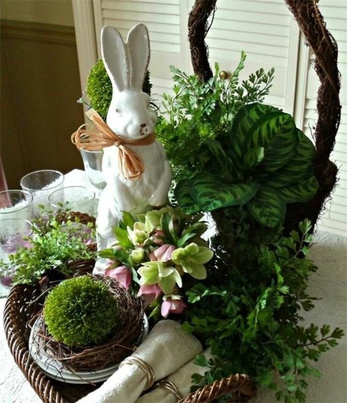 Velykų stalo puošmena-puikus krepšelis-pilna augalijos ar niša-skulptūra-triušis