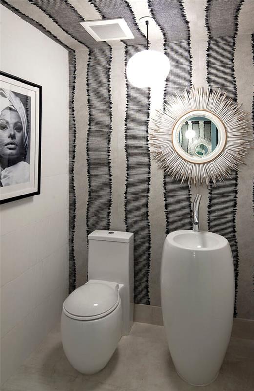 originalni belo -modri toaletni papir z oblikovalskim wc -jem in umivalnikom