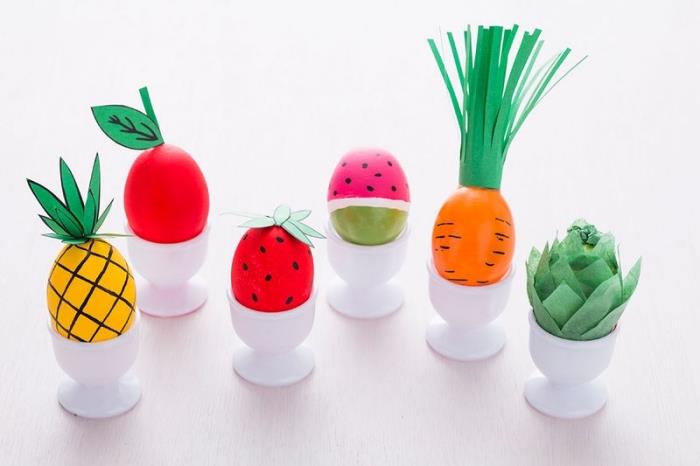 çocuklar için kolay manuel aktivite, plastik yumurtaları keçeli kalemler ve renkli kağıtlarla süslemek