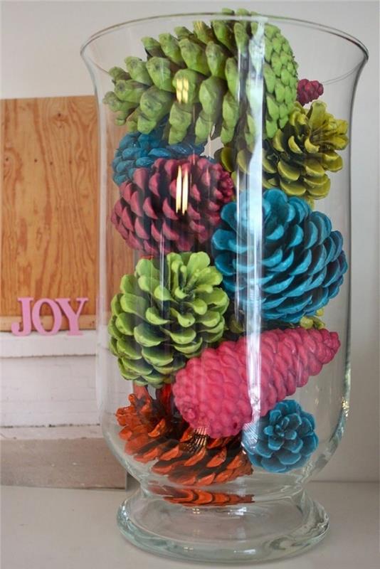 çam kozalakları ile neler yapılabilir, renkli çam kozalakları ve cam vazo ile kolay kendin yap dekoratif obje