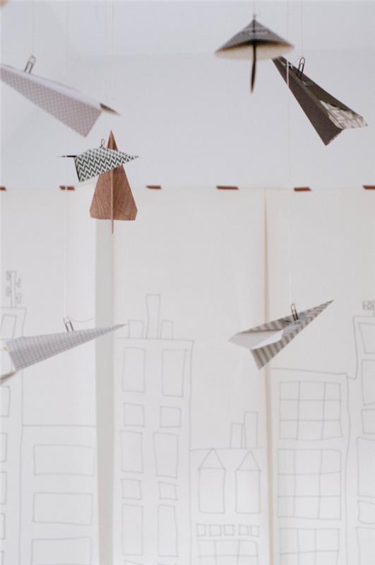 ką daryti su origami lėktuvu, originali vakarėlio puošmena su origami lėktuvo pakabomis
