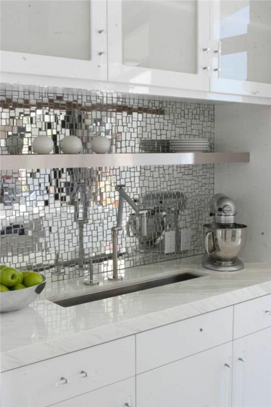modernus-ikea-veidrodžiai-dekoravimas-virtuvėje-veidrodžių siena-nuostabi idėja