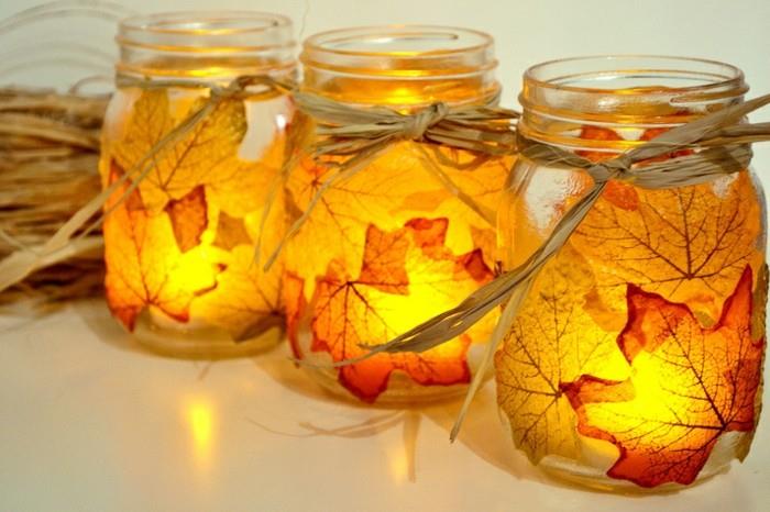 puošmena-stikliniai indai-džiovinti-lapai-rudens-geltonai-oranžiniai-žvakidės