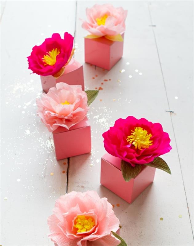kolay krep kağıt çiçekler, yuvarlak pembe ve fuşya yaprakları, düğün hediyesi kutusu dekorasyonu