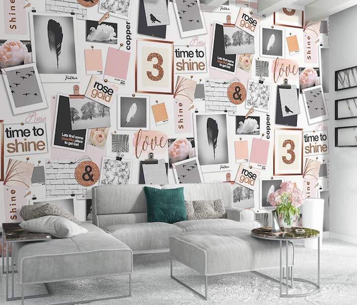 Pilka svetainė, sofa ir patogus fotelis, rožinės ir auksinės spalvos nuotraukomis dekoruota siena, ką daryti, kai nuobodu, padarykite vizualizacijos lentą