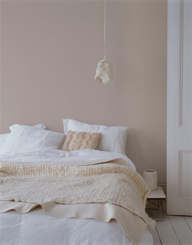spalnica z nevtralnimi stenami, ideja barve peščene barve za dekoriranje dekorja v najstniški sobi