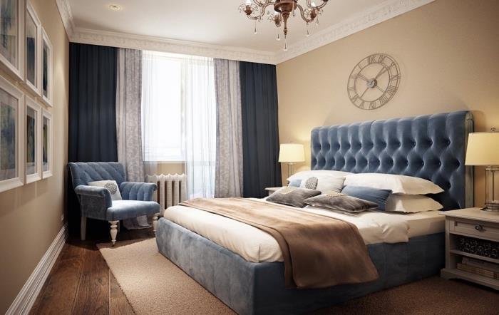 moderna spalnica z veliko zakonsko posteljo, ideja bež kombinacije barv z poudarki v modrih odtenkih