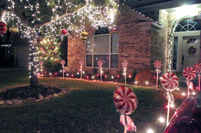 Amerikietiška lauko Kalėdų puošmena su žibintais ir dekoratyviniais ledinukais