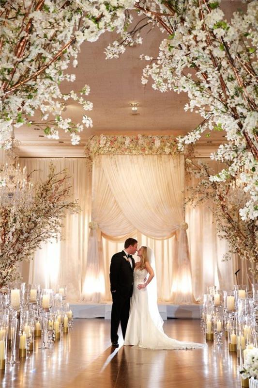 poroka-dogodek-dekoracija-s-rožami-v-belem-poroka-dekoracija-ideje-poceni
