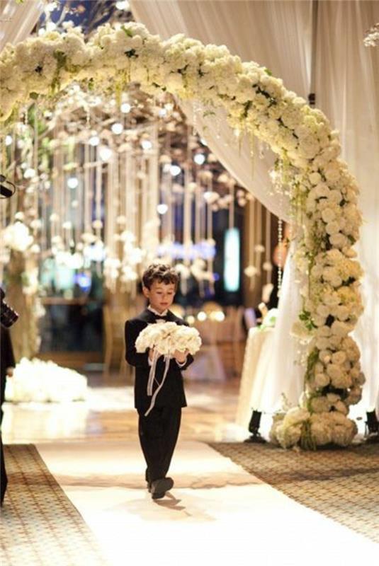 poroka-dogodek-dekoracija-poroka-soba-dekoracija-poroka-lok-v-belem-cvetju