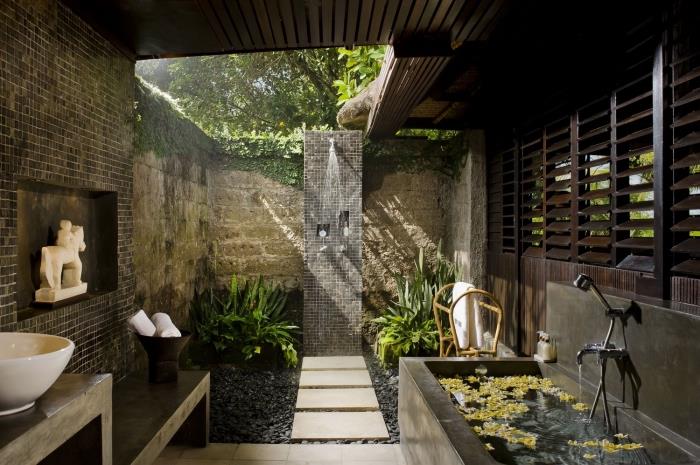Küçük zen havuzlu ve taş duşlu Japon tarzı dış tasarım, dış mekan beton havuz modeli