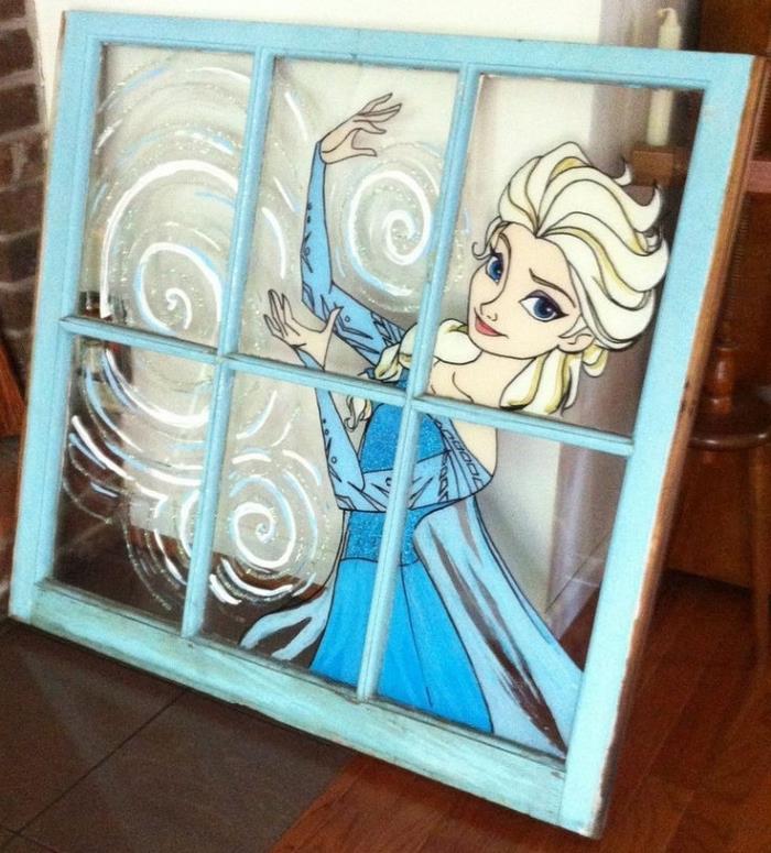 Elsa akrilik çizimi ile deco oluşturma fikri, ahşap pencere ve boyalı mavi cam, Frozen tasarım çocuk odası dekoru
