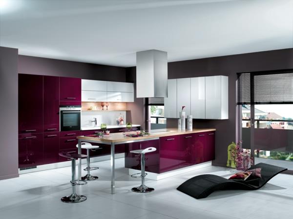 dekoracija-ultramoderna-kuhinja-vijolična-udobje