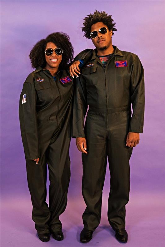 Devintojo dešimtmečio kostiumo idėja, aukščiausio ginklo piloto kostiumas, sudarytas iš aviatoriaus kostiumo