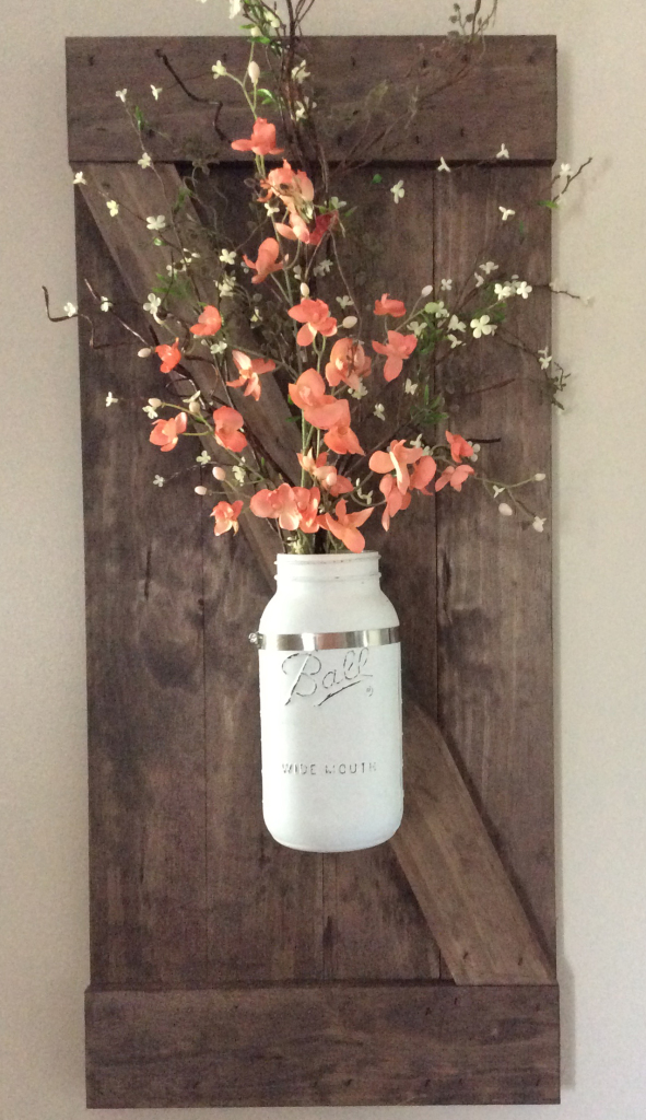 Vaza za rože na steni
