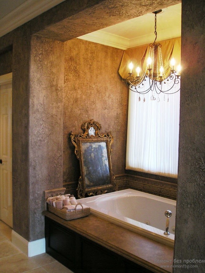 Gražus reljefas ant vonios sienų, dekoruotas