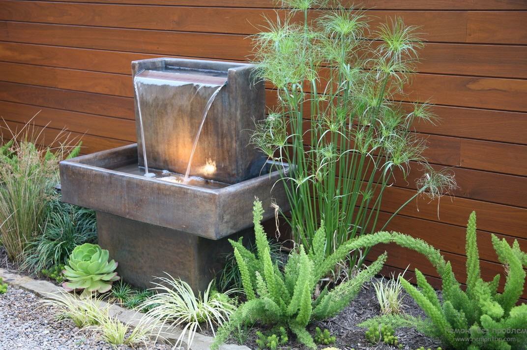 Fontana che forma una striscia d'acqua larga e sottile