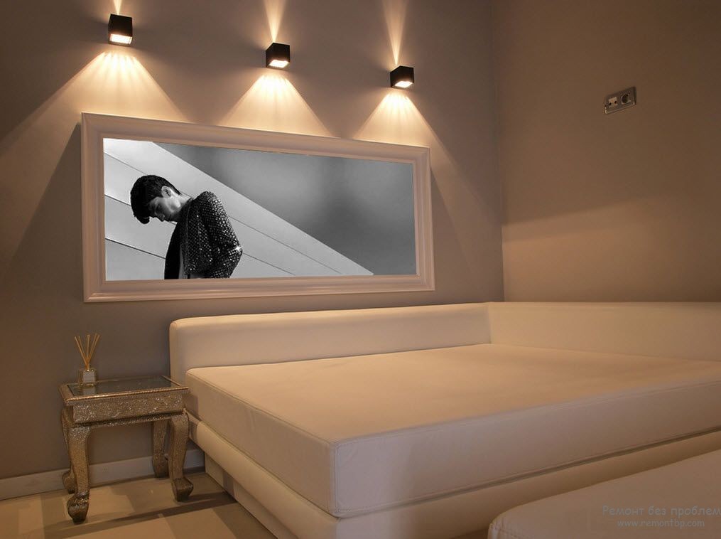Espectacular iluminación de pared en el dormitorio