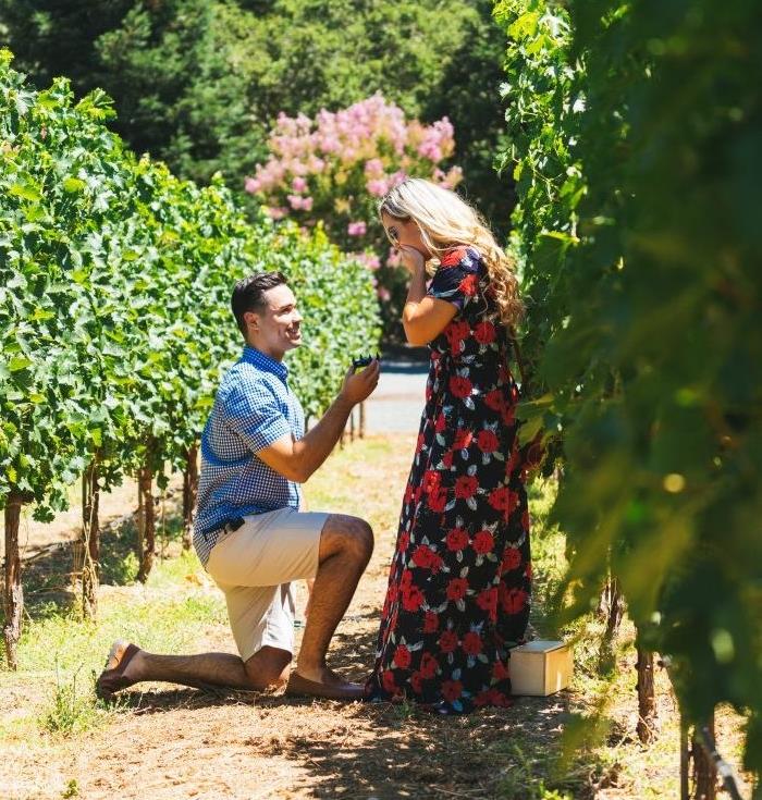 prvotni predlog za poroko sredi vinograda, velikega vrta, doma na nogah in ženska v poletni obleki