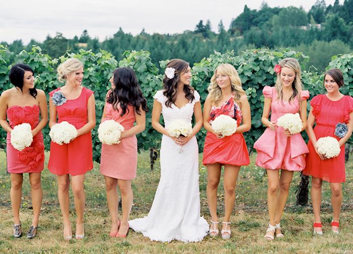 Gelin ve Nedime Gelinlik Fikirleri Kırmızı ve Turuncu Kısa Ülke Elbiseleri Nasıl Giyilir Düğün Konuk Elbisesi