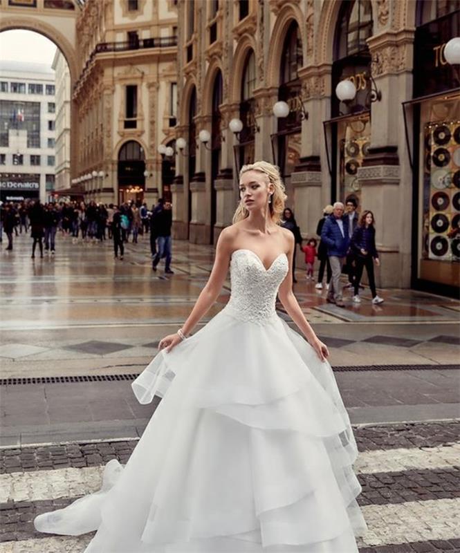 nėriniai-vestuvių suknelė-paprasta-labai graži, skirta stilingoms vestuvėms Milane