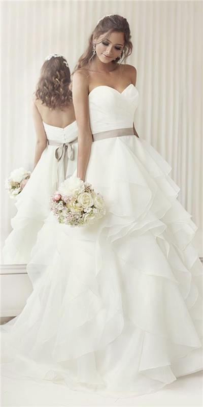 nėriniai-vestuvių suknelė-paprasta-labai graži-stilingai-vestuvėms
