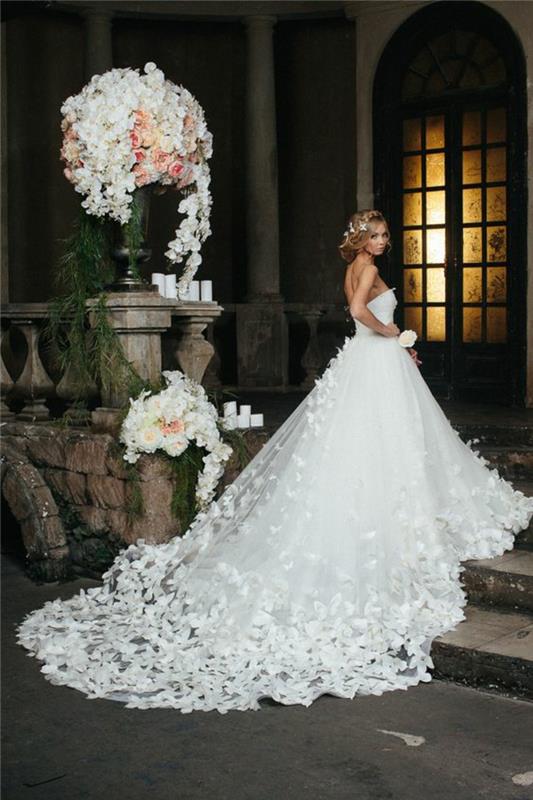 nėriniai-vestuvių suknelė-paprasta-labai graži-už stilingą nugaros vestuves