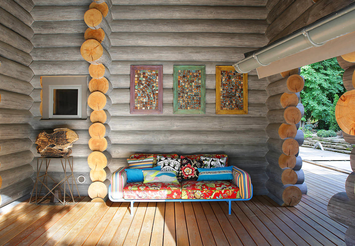 medinis rąstinis namas su terasa