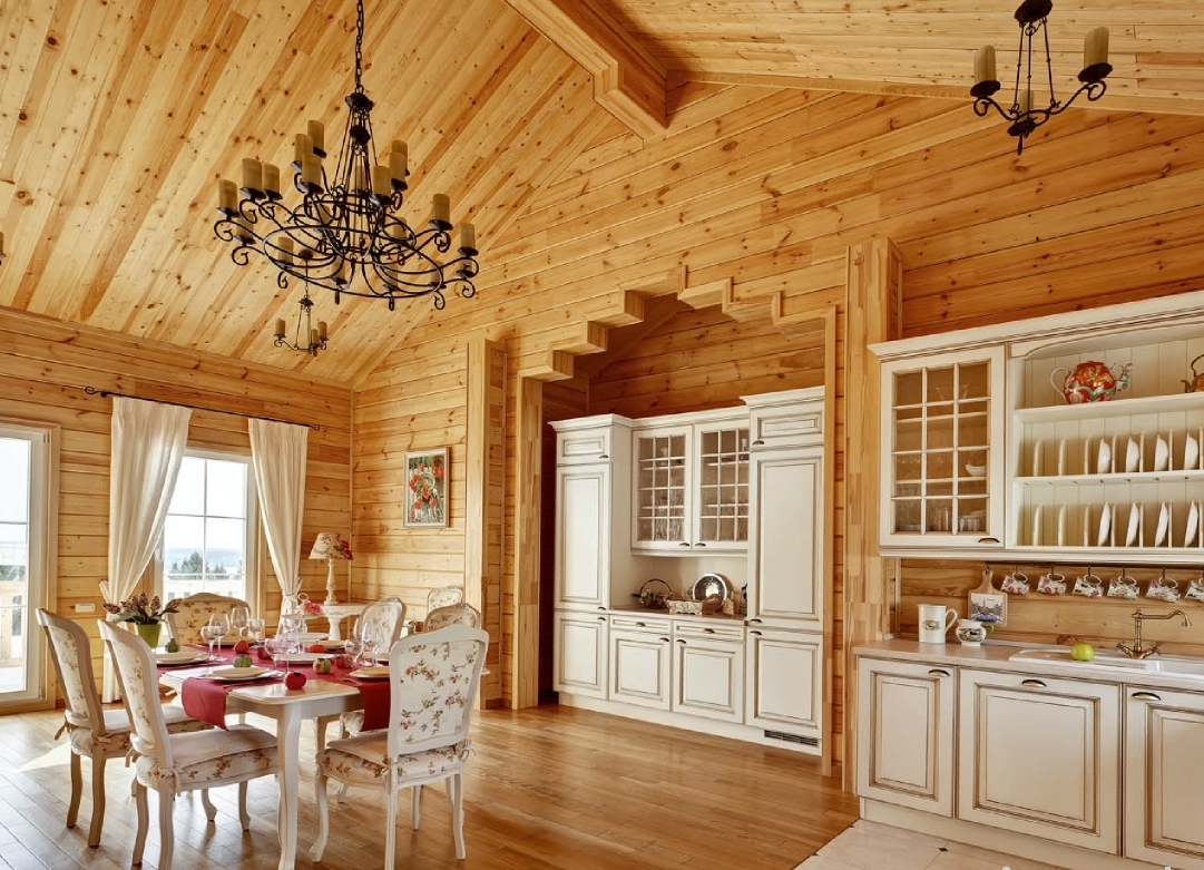 medinis namas su balta virtuve