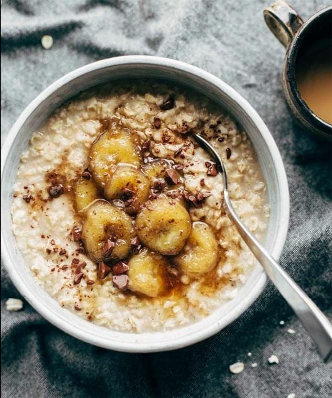 recept za kašo s karameliziranimi bananami, kokosovim oljem, javorjevim sirupom, zajtrk za hujšanje z lastnimi rokami