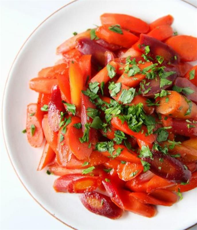 glaistytų morkų su cukranendrių cukrumi receptas, lengvai pagaminamas Velykų garnyras, Velykų meniu idėja