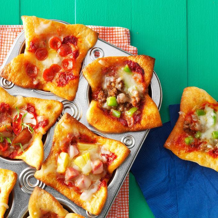aperatif için tuzlu kekler, biberli pizza evi kekleri fikri, kıyma, sebze ve diğer soslar