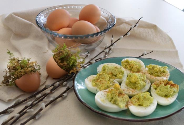 mimozos kiaušinių, kiaušinių, įdarytų avokadu ir citrinų sultimis, variantas, Velykų užkandis ruošiantis Velykų valgiui
