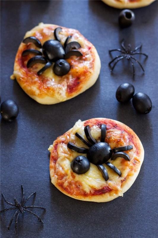 Noč čarovnic je enostavno pripraviti majhne pice z oljčnimi pajki
