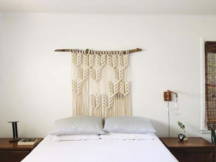 modern boho tarzı yatak odası tasarımı minimalist tarzı koyu ahşap mobilya bir makrome dalgaların karaya attığı odun kolye başlık