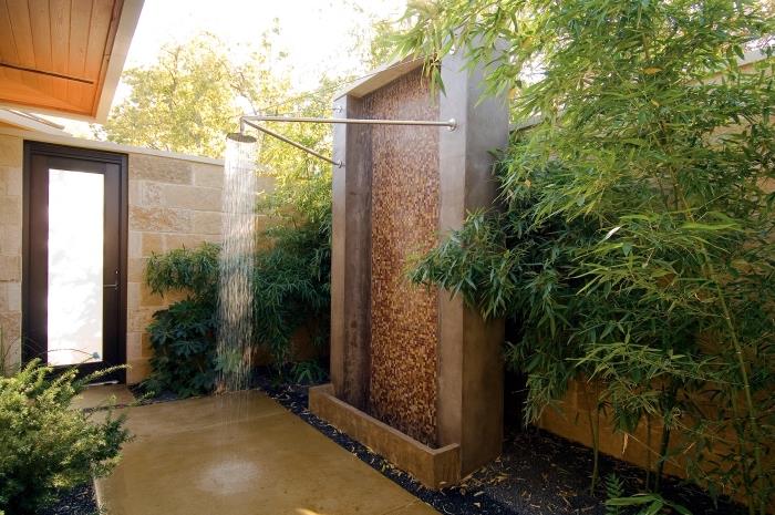 ideja, kako okrasiti vrt v japonskem slogu, na primer zensko vzdušje na dvorišču s tušem