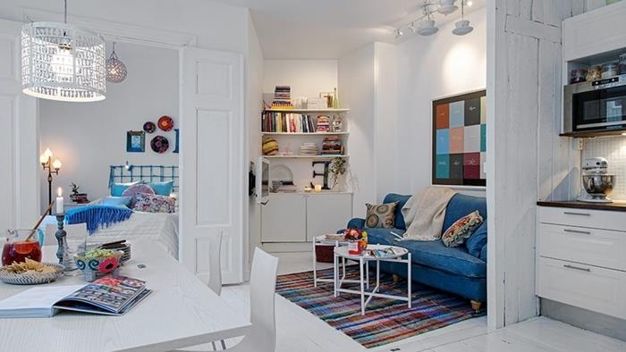 iç tasarım öğrenci stüdyosu dekorasyon mavi kanepe beyaz yemek masası mini mutfak beyaz stüdyo koyu ahşap tezgah