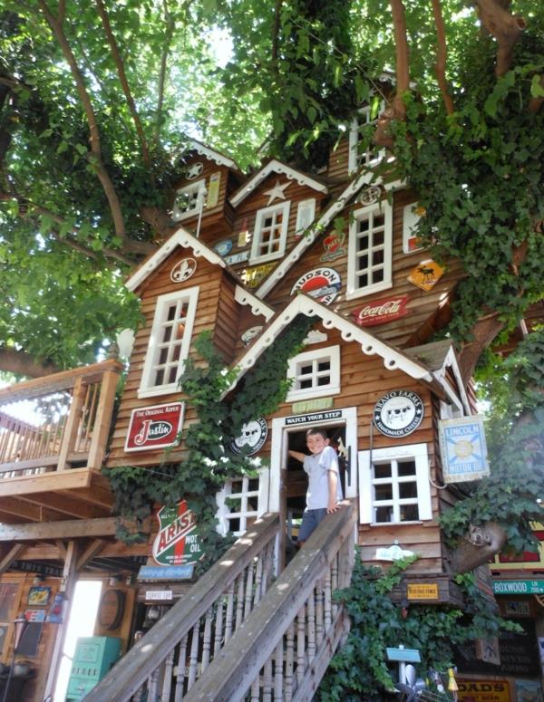 design-for-plastic-house-big-tree-house