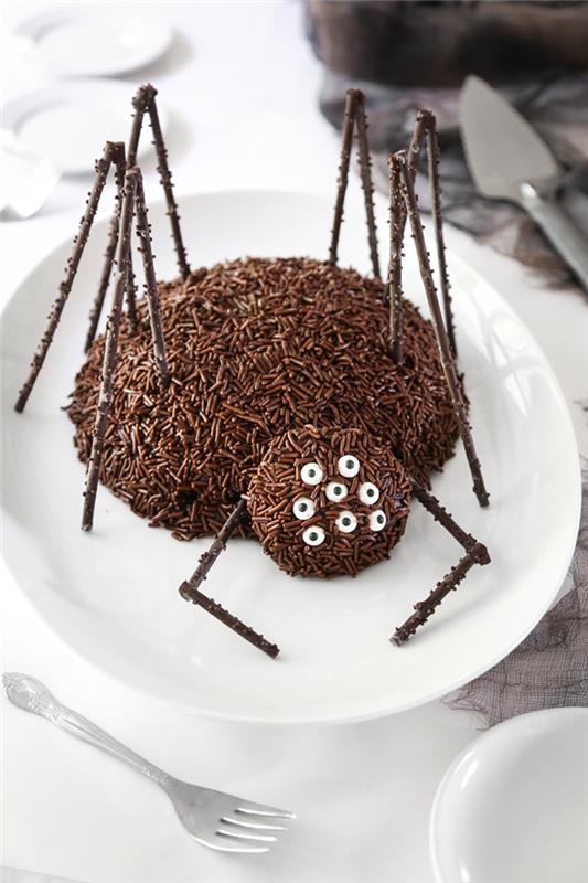 çikolatalı tatlı tatlı cadılar bayramı tarifi kolay örümcek şeklinde pasta kakao tozu eritilmiş çikolata
