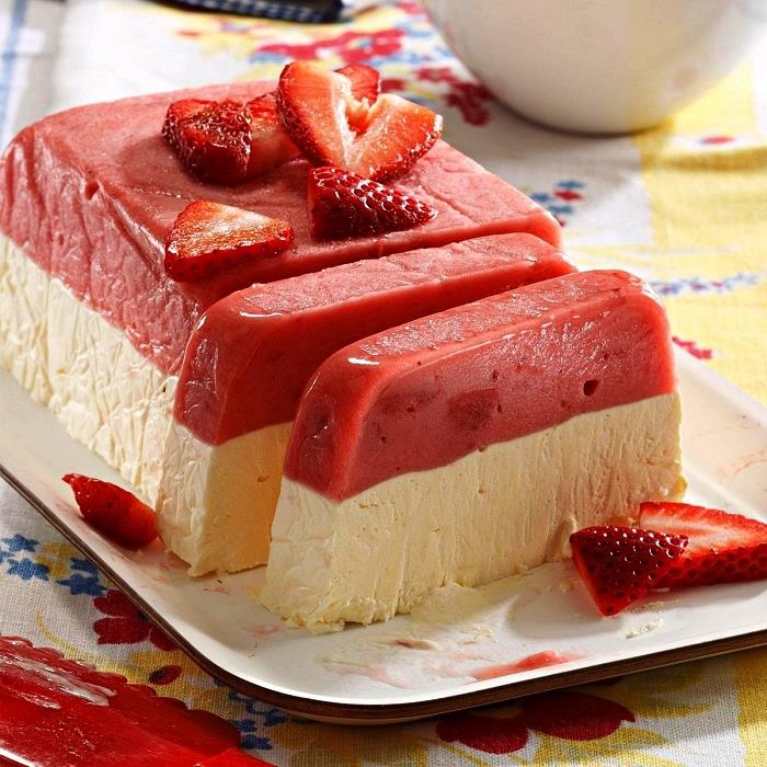 šaldytas panna cotta vasaros desertas, braškių ir vanilės šaldytos terrino receptas