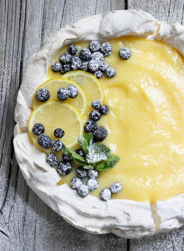 lengvas desertinis sūrio pyrago pyragas mango kremas citrinų kremo sūrio pyrago pasta citrinos griežinėliai šaldytos mėlynės