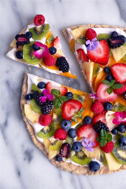 lahka sladica ideja kako narediti pico krekerji iz sladkega testa in pizza z maslom s sadjem kivi borovnice robide maline