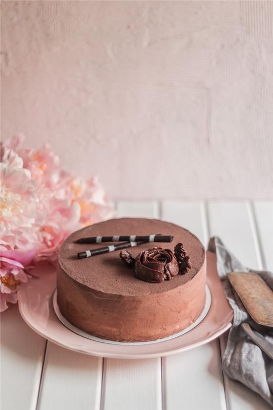 sevgililer günü partisi için kolay çikolatalı kek tarifi, sevgililer menüsü için hangi tatlı