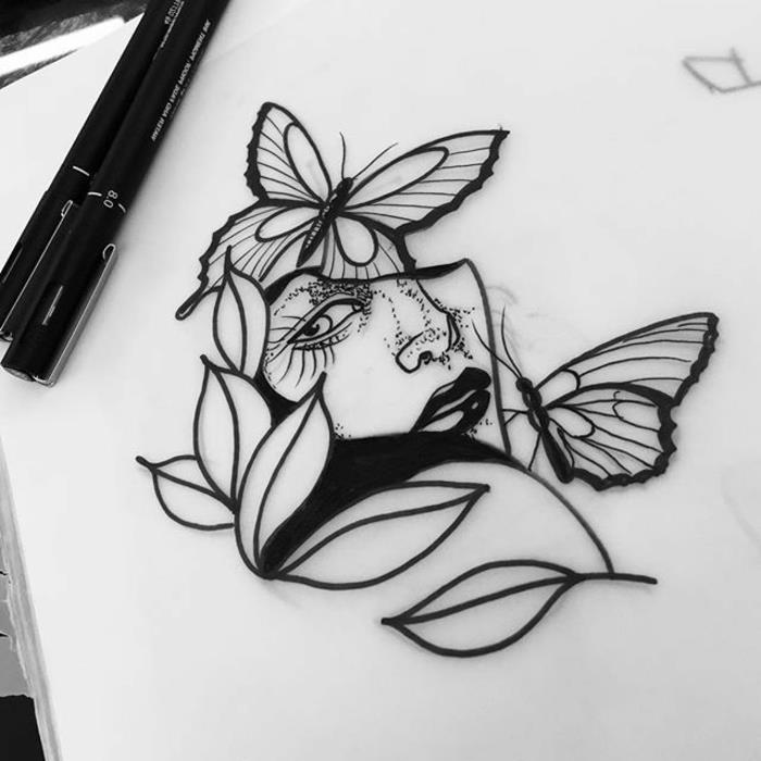 Moteris piešė pelėdą, popierių ir pieštukus juodai baltiems piešimo drugeliams
